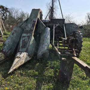 Vučeni berač kukuruza u zrnu dva reda