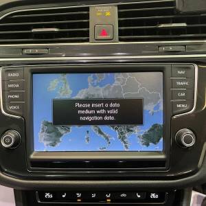VW ŠKODA SEAT navigacija SD kartica sa najnovijim kartama 2026/27.