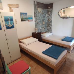 Apartmani na otoku Krku u mjestu Omišalj - 200m od plaže