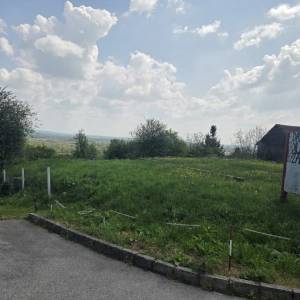 ATRAKTIVNO GRAĐEVINSKO ZEMLJIŠTE – KRIŽ CENTAR (BLIZINA ZAGREBA)