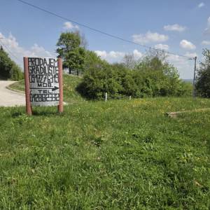 ATRAKTIVNO GRAĐEVINSKO ZEMLJIŠTE – KRIŽ CENTAR (BLIZINA ZAGREBA)