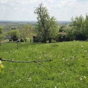 ATRAKTIVNO GRAĐEVINSKO ZEMLJIŠTE – KRIŽ CENTAR (BLIZINA ZAGREBA)