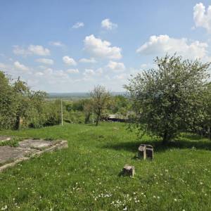 ATRAKTIVNO GRAĐEVINSKO ZEMLJIŠTE – KRIŽ CENTAR (BLIZINA ZAGREBA)