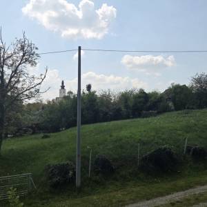 ATRAKTIVNO GRAĐEVINSKO ZEMLJIŠTE – KRIŽ CENTAR (BLIZINA ZAGREBA)