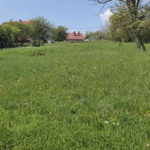 ATRAKTIVNO GRAĐEVINSKO ZEMLJIŠTE – KRIŽ CENTAR (BLIZINA ZAGREBA)