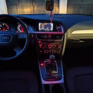 Audi A4 Avant 2,0 TDI Veliki servis.reg:7/26 tempomat,el.gepek..