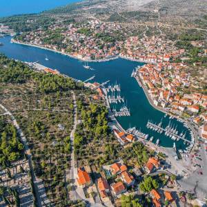 Brač, Milna, prodaje se atraktivno građevinsko zemljište