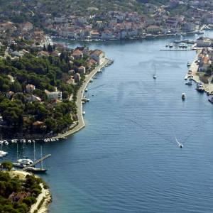 Brač, Milna, prodaje se atraktivno građevinsko zemljište