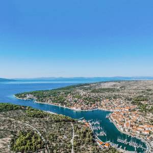 Brač, Milna, prodaje se atraktivno građevinsko zemljište