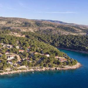 Brač, Milna samostojeća kuća, pogled