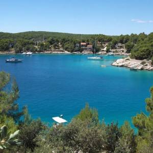 Brač, Milna samostojeća kuća, pogled