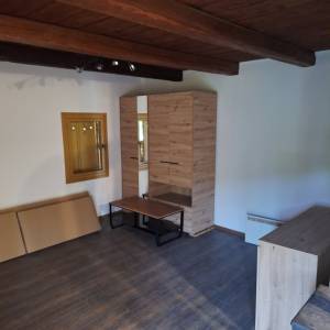 Drvena kuća od hrastovih planjki