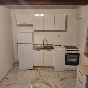 Drvena kuća od hrastovih planjki