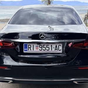 E klasa 220 u top stanju pod garancijom