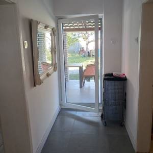 IZNAJMLJUJE SE KUĆA U SARVAŠU