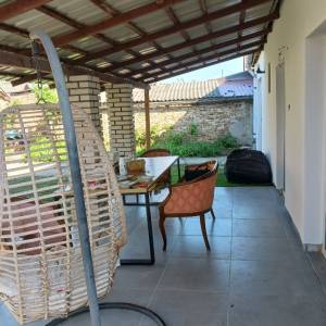 IZNAJMLJUJE SE KUĆA U SARVAŠU