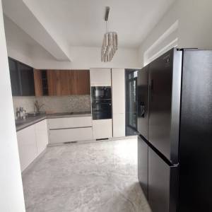 IZNAJMLJUJE SE LUKSUZNI STAN U ZAGREBU ( BIJENIK )