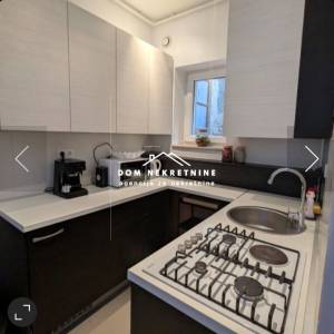 IZNAJMLJUJE SE STAN U ZAGREBU ( CENTAR )