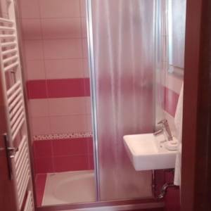 IZNAJMLJUJE SE STAN U ZAGREBU NA GORNJEM BUKOVCU