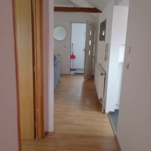 IZNAJMLJUJE SE STAN U ZAGREBU ( TRNAVA )