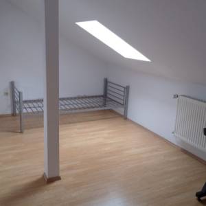 IZNAJMLJUJE SE STAN U ZAGREBU ( TRNAVA )