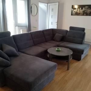 IZNAJMLJUJE SE STAN U ZAGREBU ( TRNAVA )