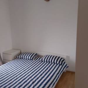 IZNAJMLJUJE SE STAN U ZAGREBU ( TRNAVA )