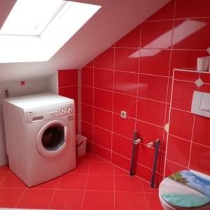 IZNAJMLJUJE SE STAN U ZAGREBU ( TRNAVA )