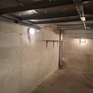 Iznajmljujem garažu / skladište na Trešnjevci