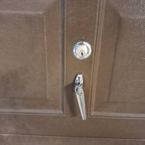 Iznajmljujem garažu / skladište na Trešnjevci