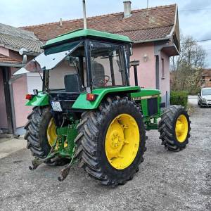 John Deere 2140
