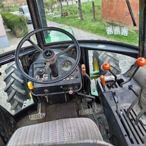 John Deere 2140