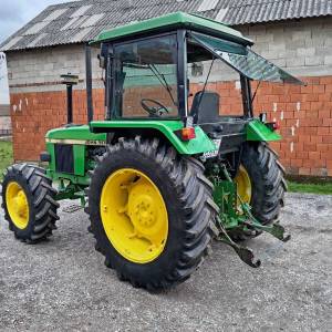 John Deere 2140
