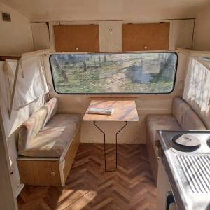 Kamp prikolica za voćnjak ili vrt