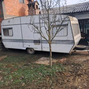 Kamp prikolica za voćnjak ili vrt