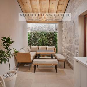 Kaštel Novi, luksuzna i opremljena kuća prvi red do mora