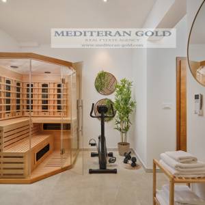 Kaštel Novi, luksuzna i opremljena kuća prvi red do mora