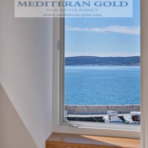 Kaštel Novi, luksuzna i opremljena kuća prvi red do mora