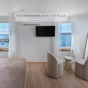 Kaštel Novi, luksuzna i opremljena kuća prvi red do mora