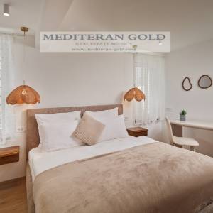 Kaštel Novi, luksuzna i opremljena kuća prvi red do mora