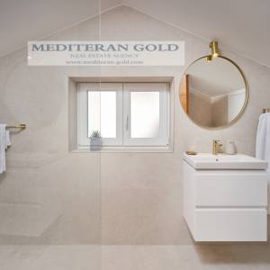 Kaštel Novi, luksuzna i opremljena kuća prvi red do mora