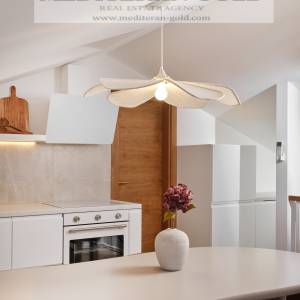 Kaštel Novi, luksuzna i opremljena kuća prvi red do mora