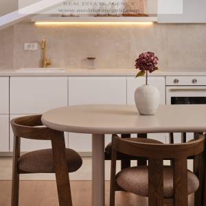 Kaštel Novi, luksuzna i opremljena kuća prvi red do mora