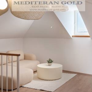 Kaštel Novi, luksuzna i opremljena kuća prvi red do mora