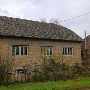 Kuća na prodaju sa voćnjakom, poljoprivrednim zemljištem i šumom