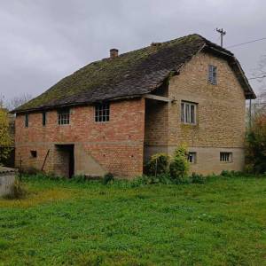 Kuća na prodaju sa voćnjakom, poljoprivrednim zemljištem i šumom