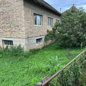 Kuća na prodaju sa voćnjakom, poljoprivrednim zemljištem i šumom