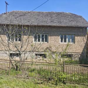 Kuća sa voćnjakom, poljoprivrednim zemljištem i šumom , 34 000 m2