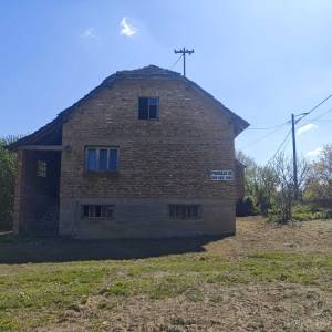 Kuća sa voćnjakom, poljoprivrednim zemljištem i šumom , 34 000 m2