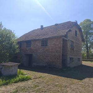 Kuća sa voćnjakom, poljoprivrednim zemljištem i šumom , 34 000 m2